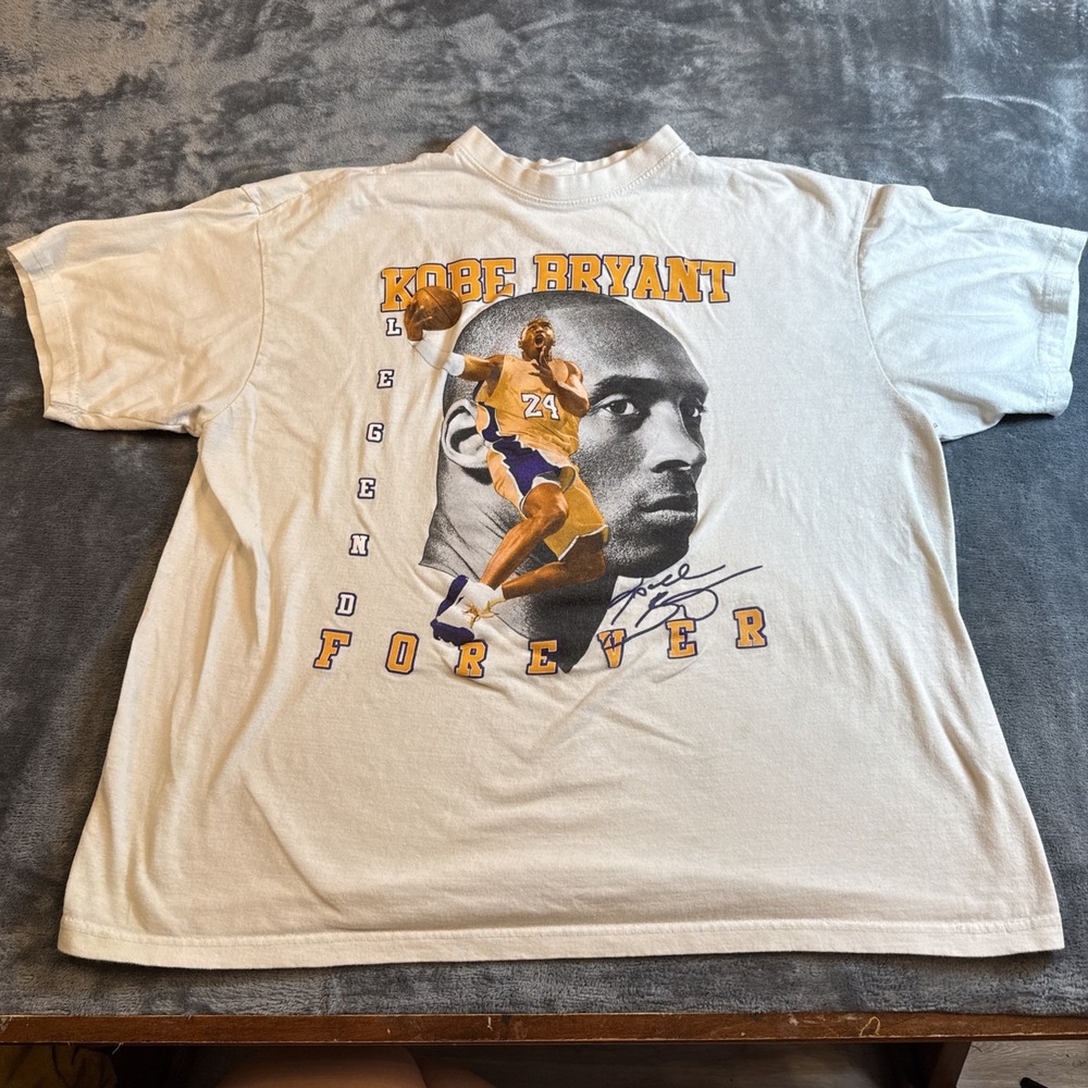 KOBE BRYANT Legends Forever Retro Style White Graphic T-Shirt Adult Size XL